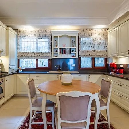 Flat Near Bosphorus Coast With View In Uskudar Appartamento Provincia di Istanbul