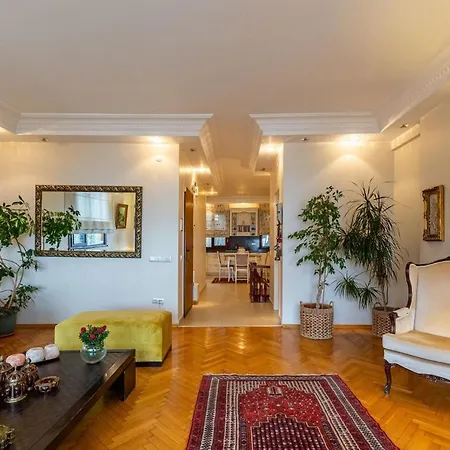 Flat Near Bosphorus Coast With View In Uskudar *