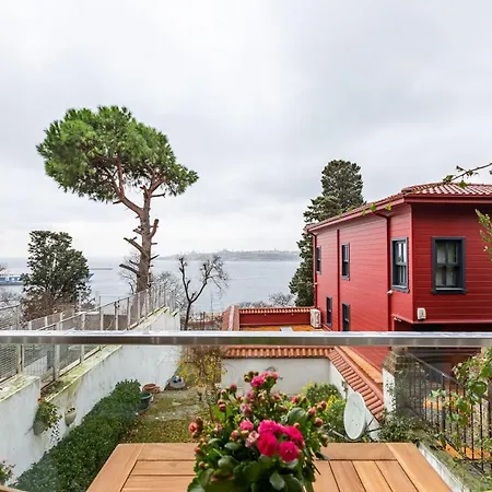 Flat Near Bosphorus Coast With View In Uskudar Provincia di Istanbul