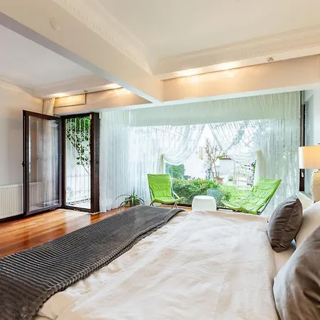 Flat Near Bosphorus Coast With View In Uskudar Provincia di Istanbul